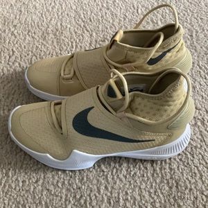 Women's Nike Zoom Hyperrev 2015 - Size 8